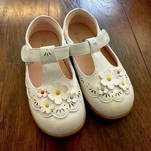 Dave & Bella Toddler Girl Dress Shoes Size 8 US 24 EU, White Floral T-Strap‎